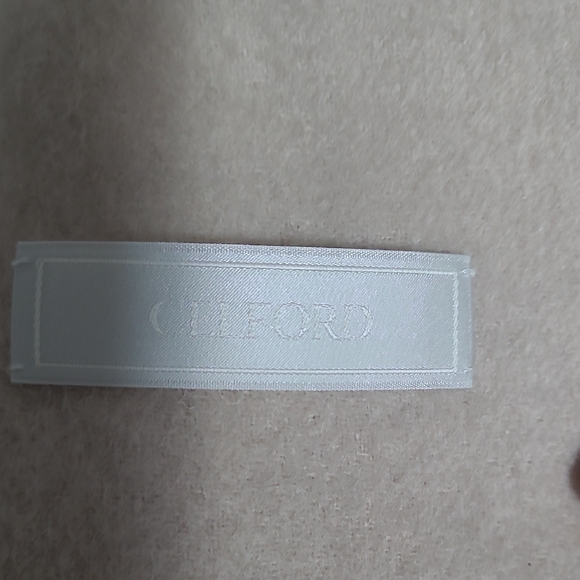 Elegant Beige Scarf with Fringe - Picture 3 of 4